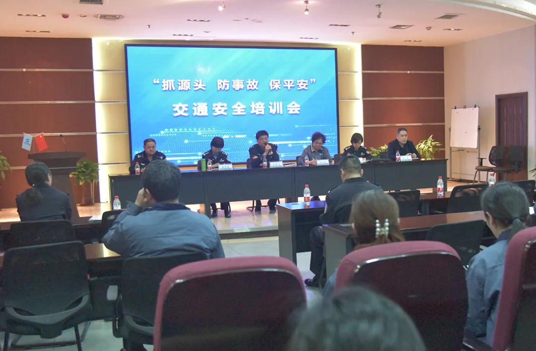新鄉市交警支隊“送法進企業”走進天豐